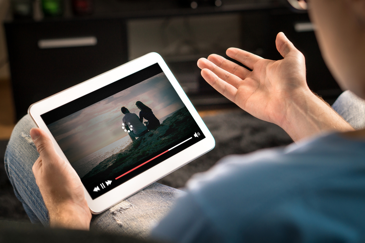 Loading icon rolling on video in an online movie streaming service