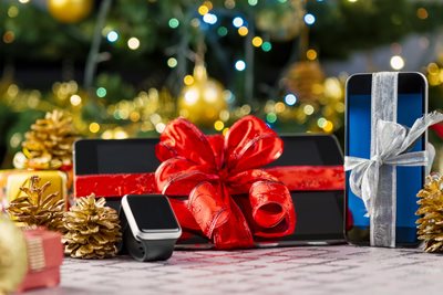 Buying Your Kid a Phone for the Holidays? A Guide to Cell Phone Parental Controls