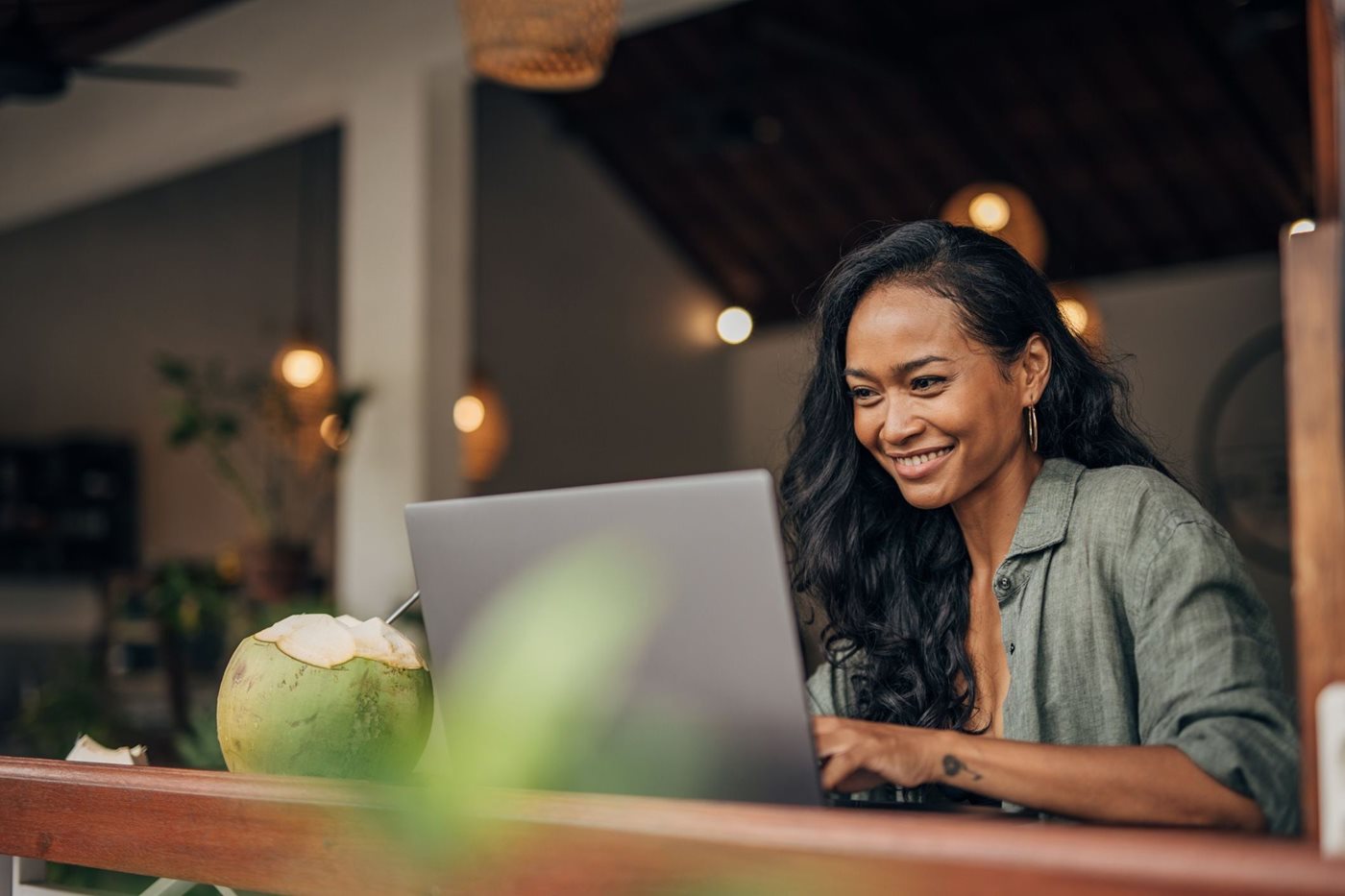 A business woman smiles while taking the Internet speed quiz on her laptop