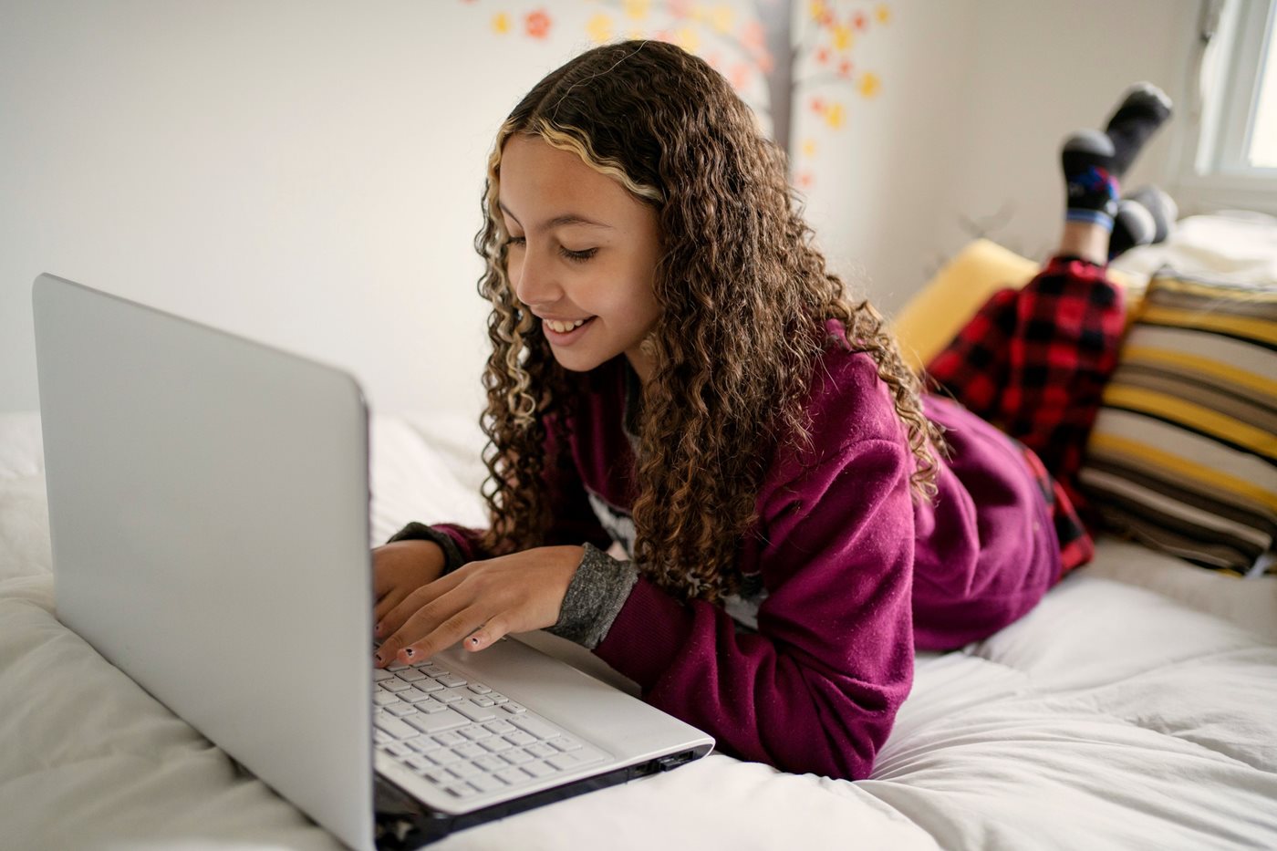 girl laying down using laptop