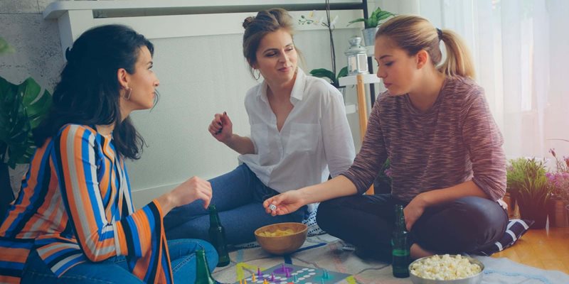 How to meet neighbors over a game night