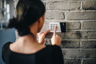 DIY Home Security Systems: What They Are, and How to Choose One