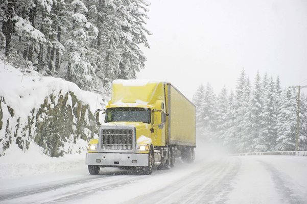 5 tips for loading a truck on icy days